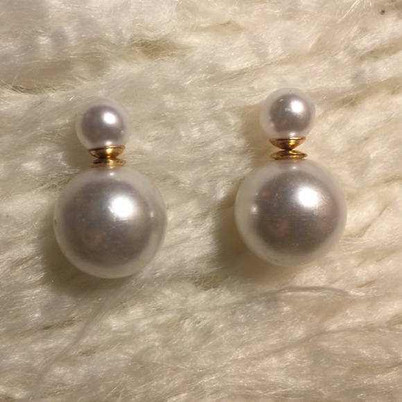 Classy Double Sided Faux Pearl Earrings - Picture 3 of 3