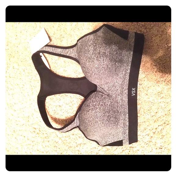 Brand new NWT VS sports bra! 34-C
