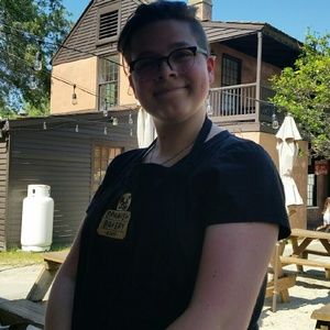 Meet your Posher, Lora