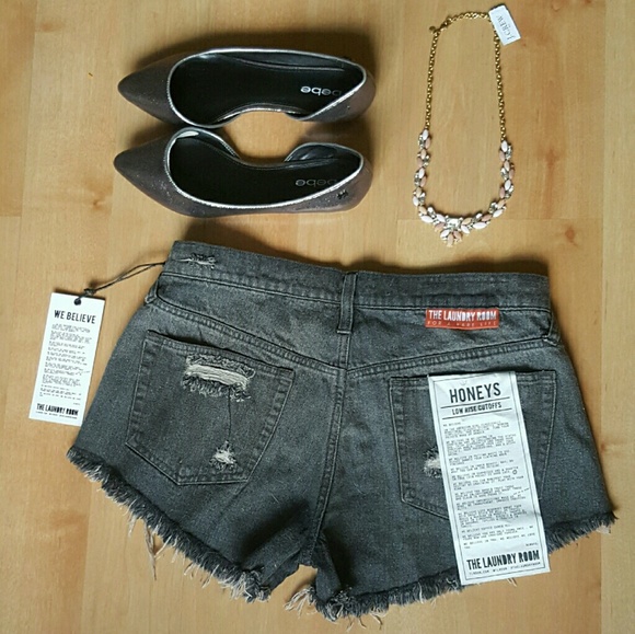 THE LAUNDRY ROOM | Black Distressed Shortie | NWT - Picture 2 of 4