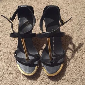 Black and gold wedges