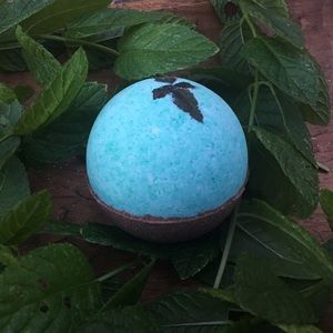 Mint Chocolate Bath Bomb