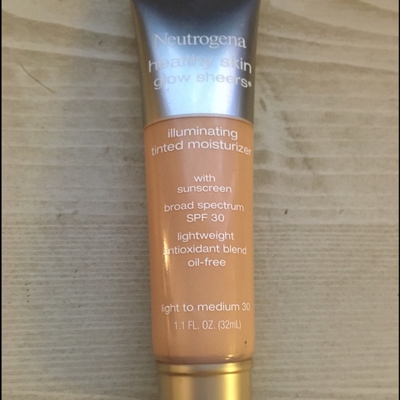 NEW Neutrogena Healthy Skin Glow Sheers Foundation