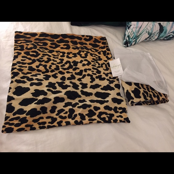 Pair of animal-print pillow cases for 18"x18"