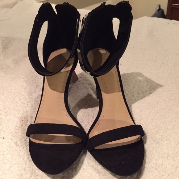 NWT Black Zara Heels