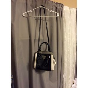 Guess black/white over body purse