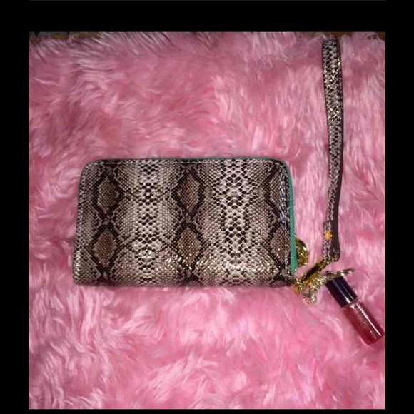 ⚡️flash sale⚡️mark. Wristlet - Picture 3 of 4