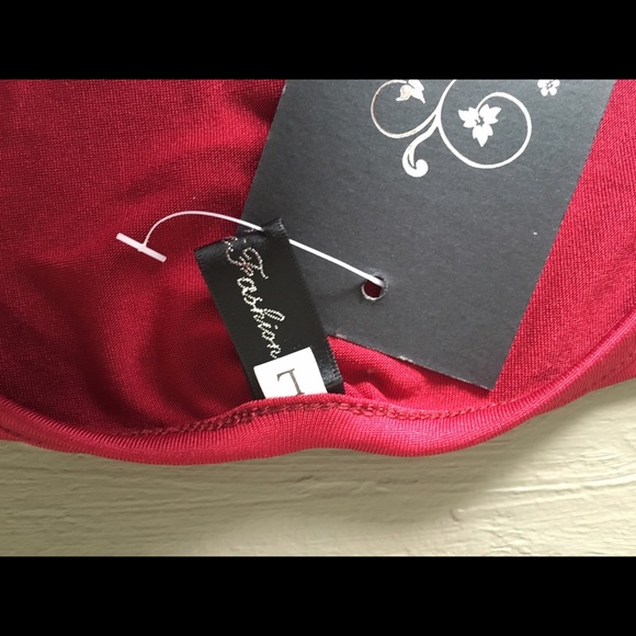 Red top - Picture 2 of 2