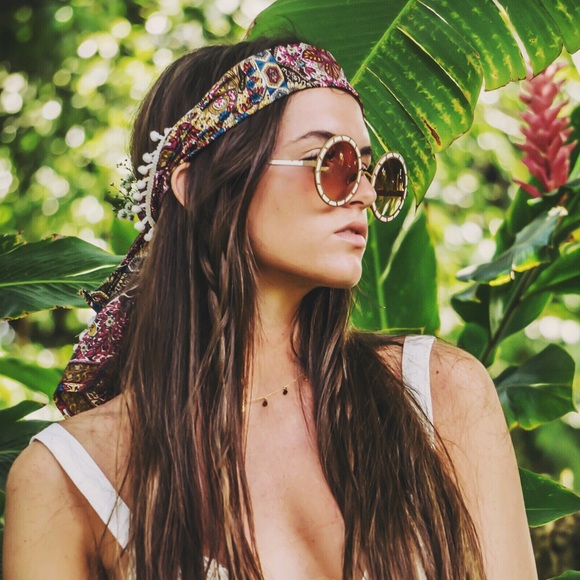 Meet your Posher, Claudia