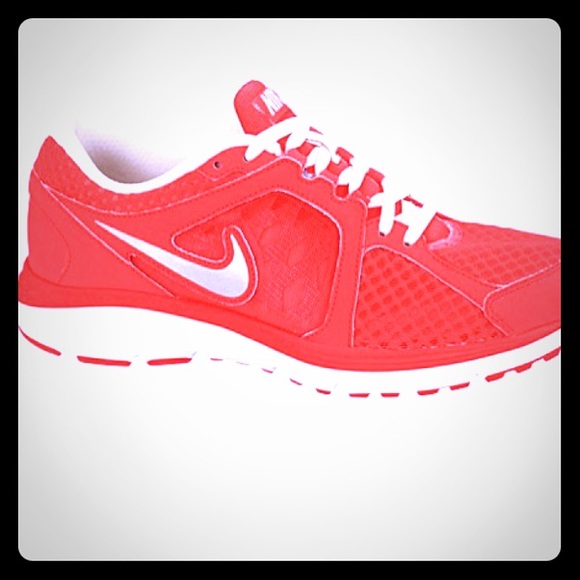Women's Nike dual fusion new