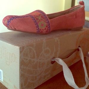 NWT Latigo women's flats size 7.5