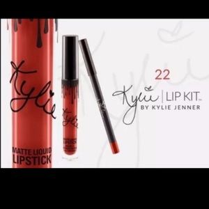 22 matte lipstick w/ liner