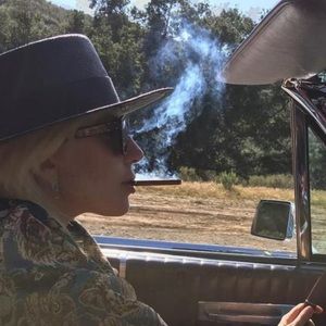 Meet your Posher, Alma