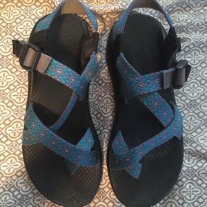 size 9 chacos