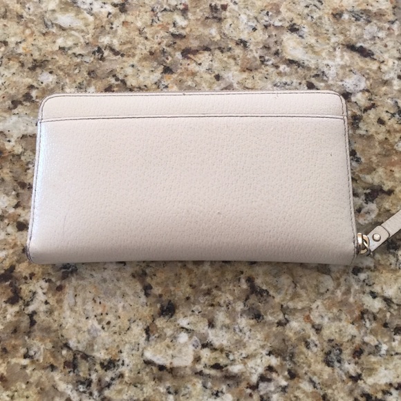 ☀️🎉SUMMER SALE Kate spade wallet - Picture 2 of 4