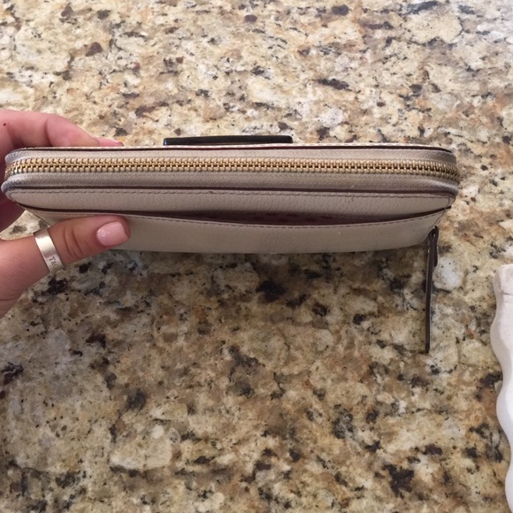 ☀️🎉SUMMER SALE Kate spade wallet - Picture 3 of 4