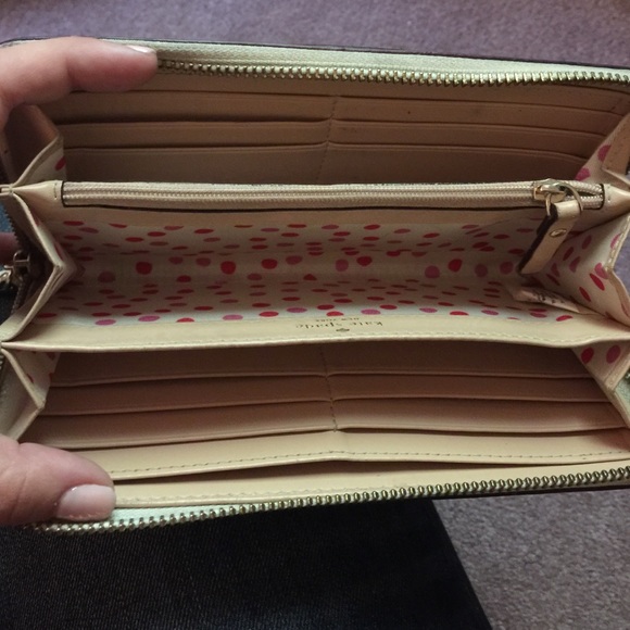 ☀️🎉SUMMER SALE Kate spade wallet - Picture 4 of 4