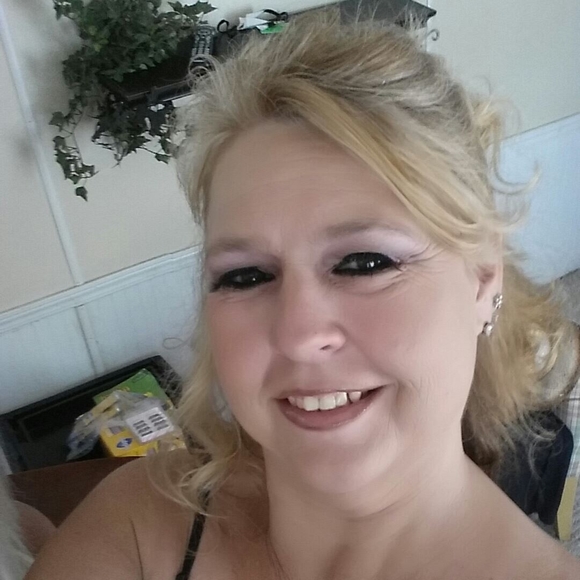Meet your Posher, Elaine - Picture 1 of 1