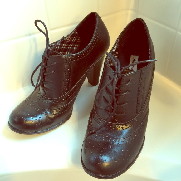 Black heeled lace up oxfords