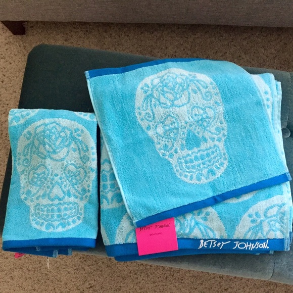 Betsey Johnson 4 Piece Towels Set Blue Sugar Skull - Picture 4 of 6