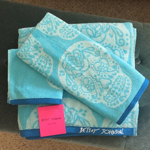 Betsey Johnson 4 Piece Towels Set Blue Sugar Skull - Picture 6 of 6