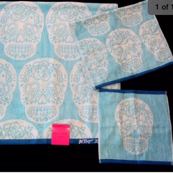 Betsey Johnson 4 Piece Towels Set Blue Sugar Skull - Picture 5 of 6