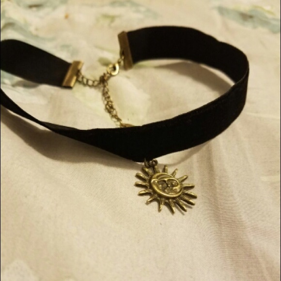 Black sun design chocker - Picture 4 of 4