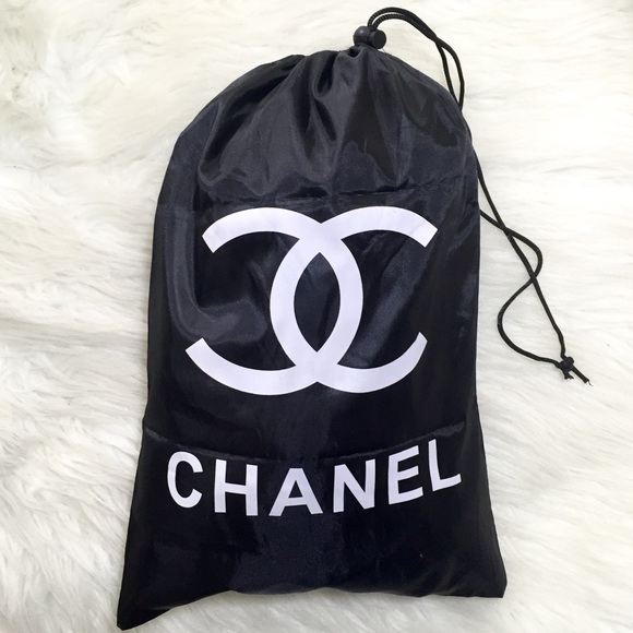 black and white Chanel fleece blanket - Picture 4 of 4