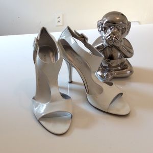 Nine West sandal in white patent leather w/silver