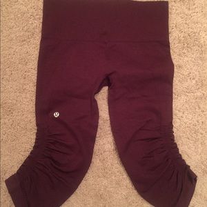 Lululemon in the flow crops sz 4