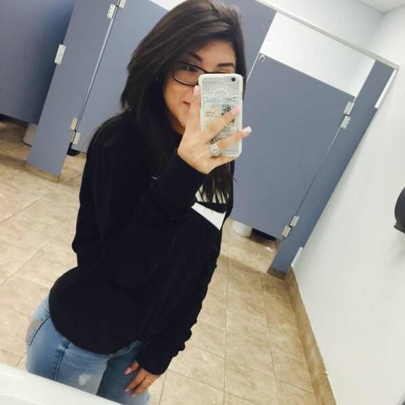 Meet your Posher, Paola