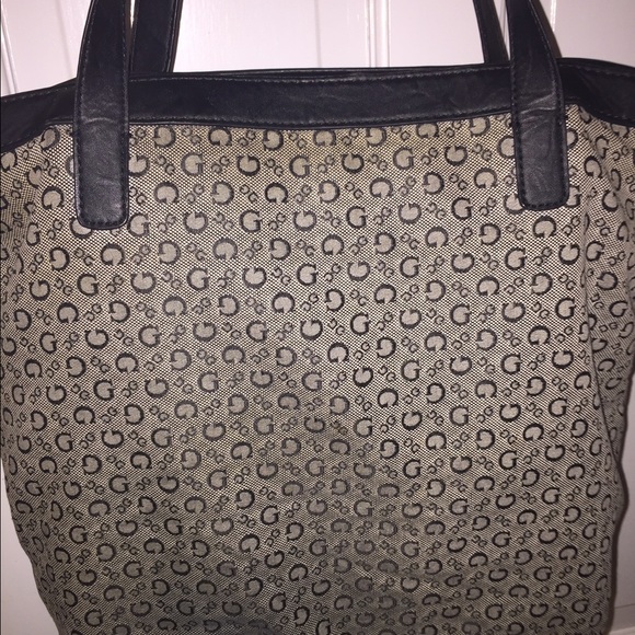 Guess purse - Picture 3 of 4