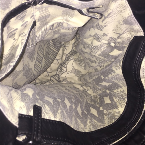 Guess purse - Picture 4 of 4