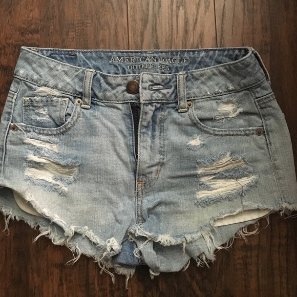 High waisted light wash American Eagle shorts