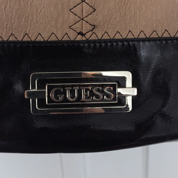 Guess purse - Picture 2 of 3