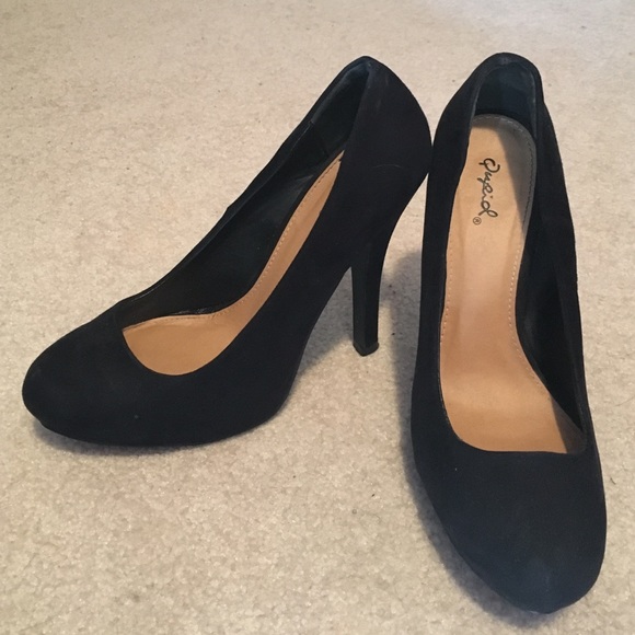 Beautiful black suede pumps 😍 - Picture 1 of 3