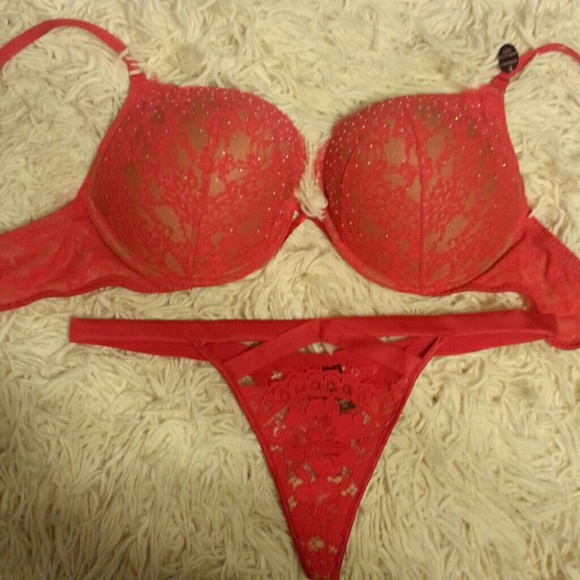 38 D bra and panty set