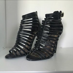 ⛔️ SOLD | Black Strappy Heels