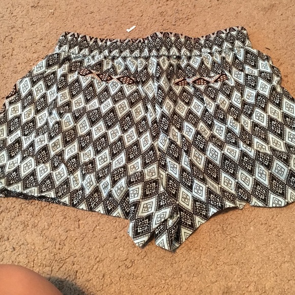 Aztec shorts - Picture 3 of 3