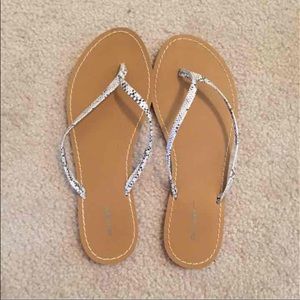 Snake-skin patterned flip-flops