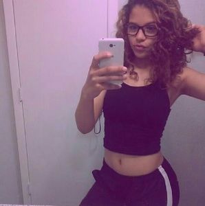 Meet your Posher, Nia