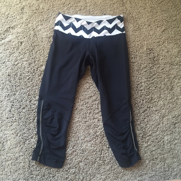 Lululemon size 4 run inspire crops