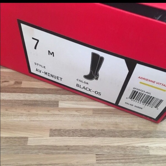 High Heeled Boots - Picture 4 of 4