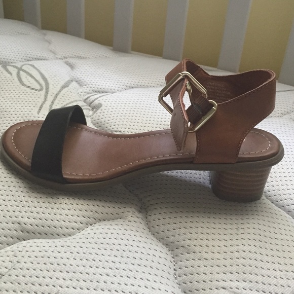 Sandals - Picture 2 of 2