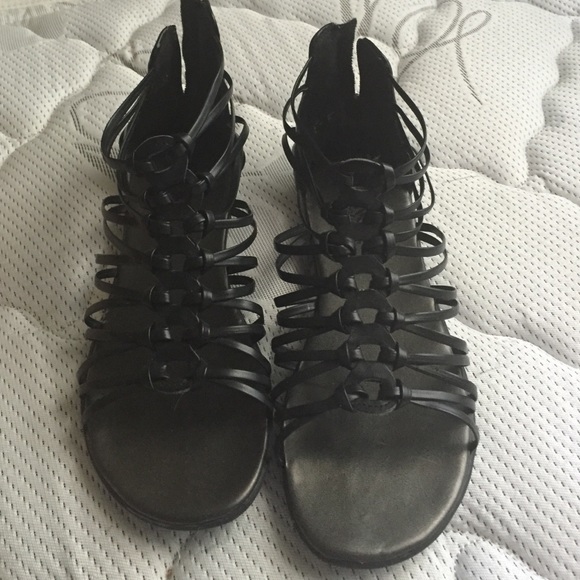 Black steady sandals