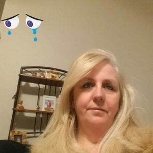 Meet your Posher, Lora