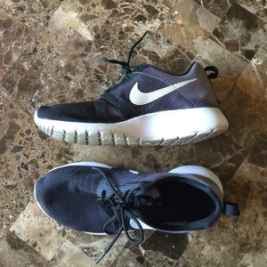 Black Grey Ombré Nike Roshe Runs