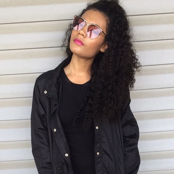 Clear Pink/Silver Frame Sunglasses 😍 - Picture 3 of 3