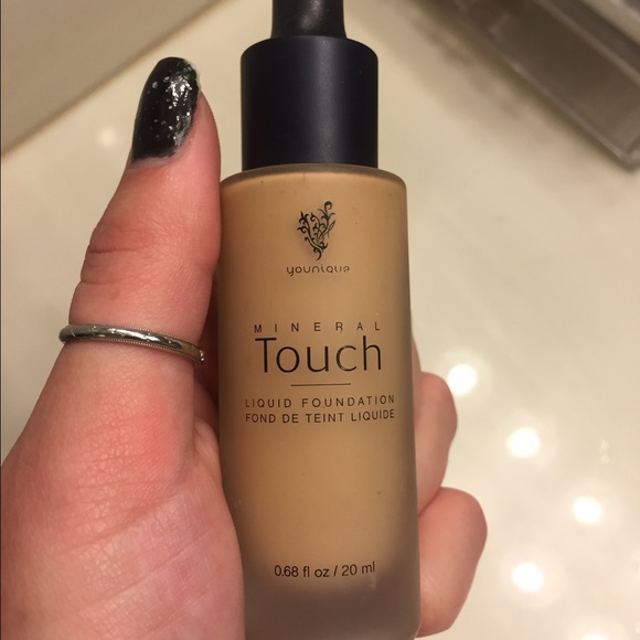 Younique Mineral Touch Foundation