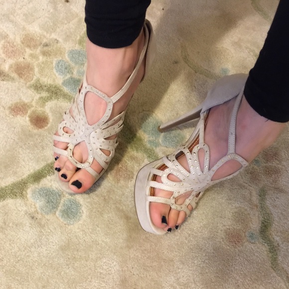 JLo heels - Picture 4 of 4
